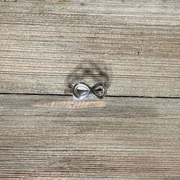 Tiny Delicate  Infinity Ring Sterling Silver 925 Size 8 Minimalist Jewelry - Picture 7 of 9